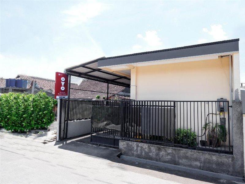 Super Oyo Capital O 2258 Santana Syariah Guest House Kartosuro Kültér fotó