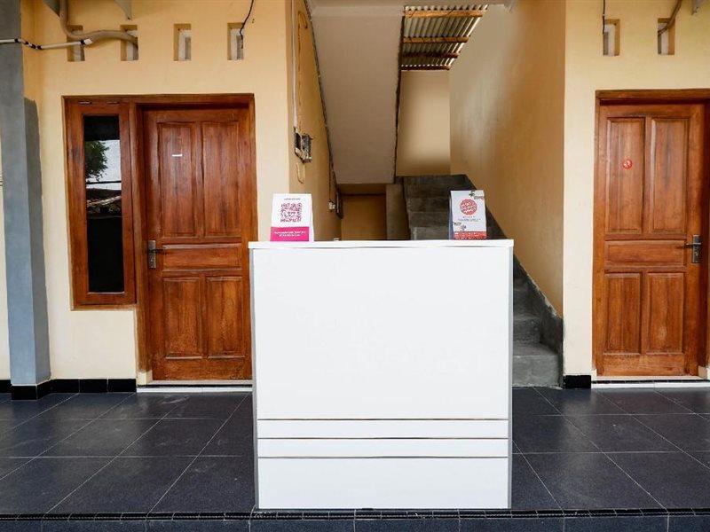 Super Oyo Capital O 2258 Santana Syariah Guest House Kartosuro Kültér fotó