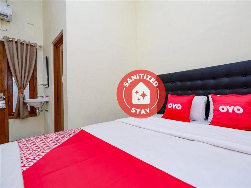 Super Oyo Capital O 2258 Santana Syariah Guest House Kartosuro Kültér fotó