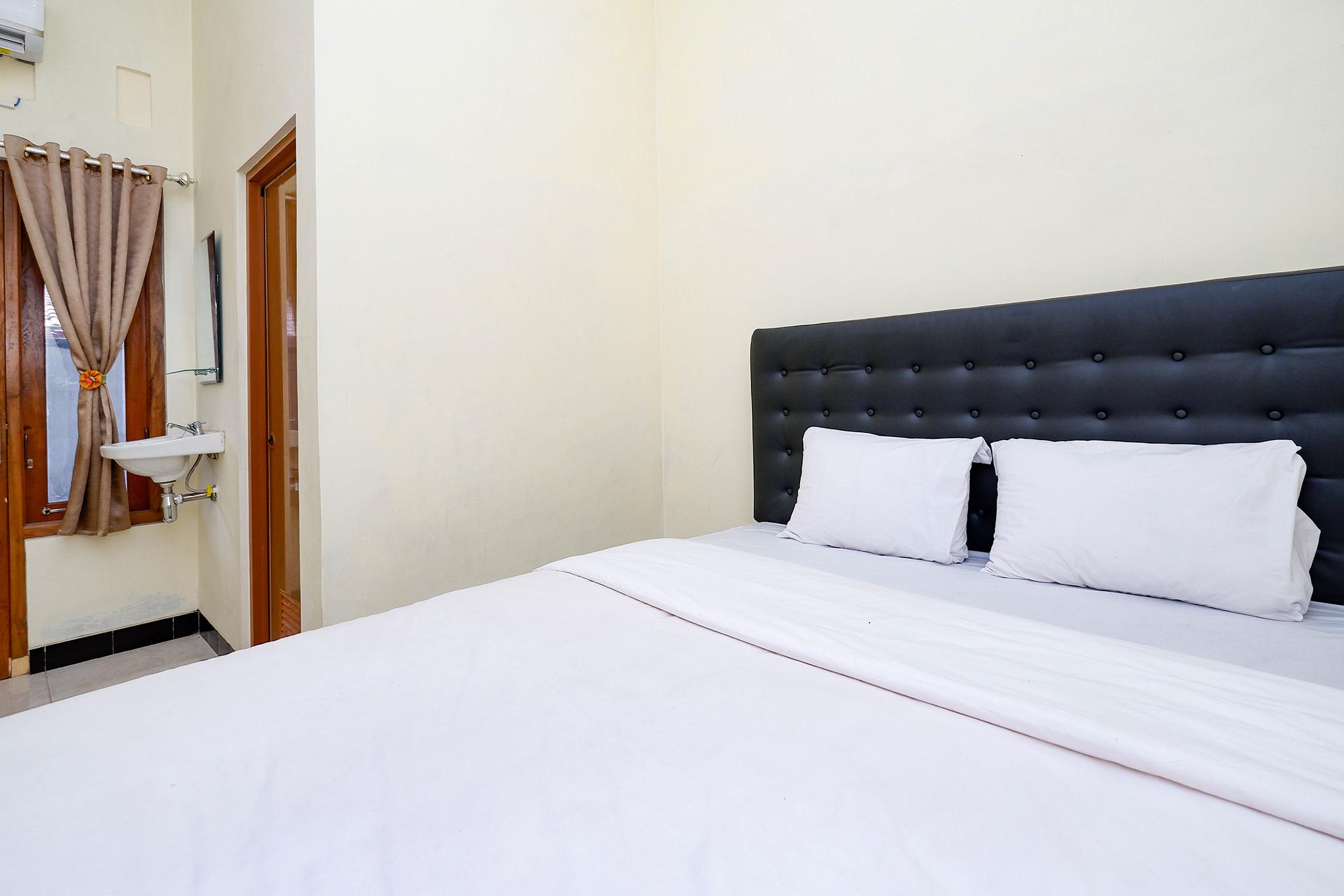 Super Oyo Capital O 2258 Santana Syariah Guest House Kartosuro Kültér fotó