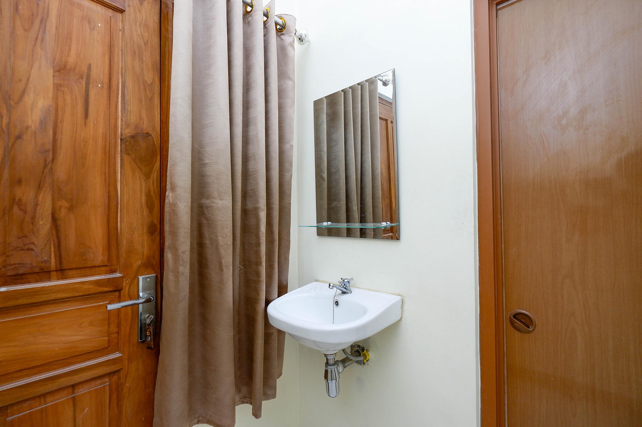 Super Oyo Capital O 2258 Santana Syariah Guest House Kartosuro Kültér fotó