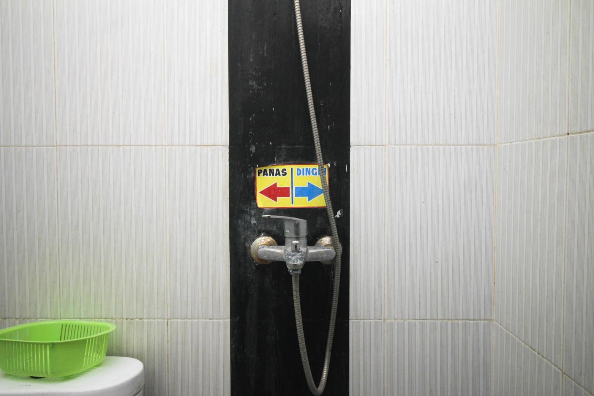 Super Oyo Capital O 2258 Santana Syariah Guest House Kartosuro Kültér fotó