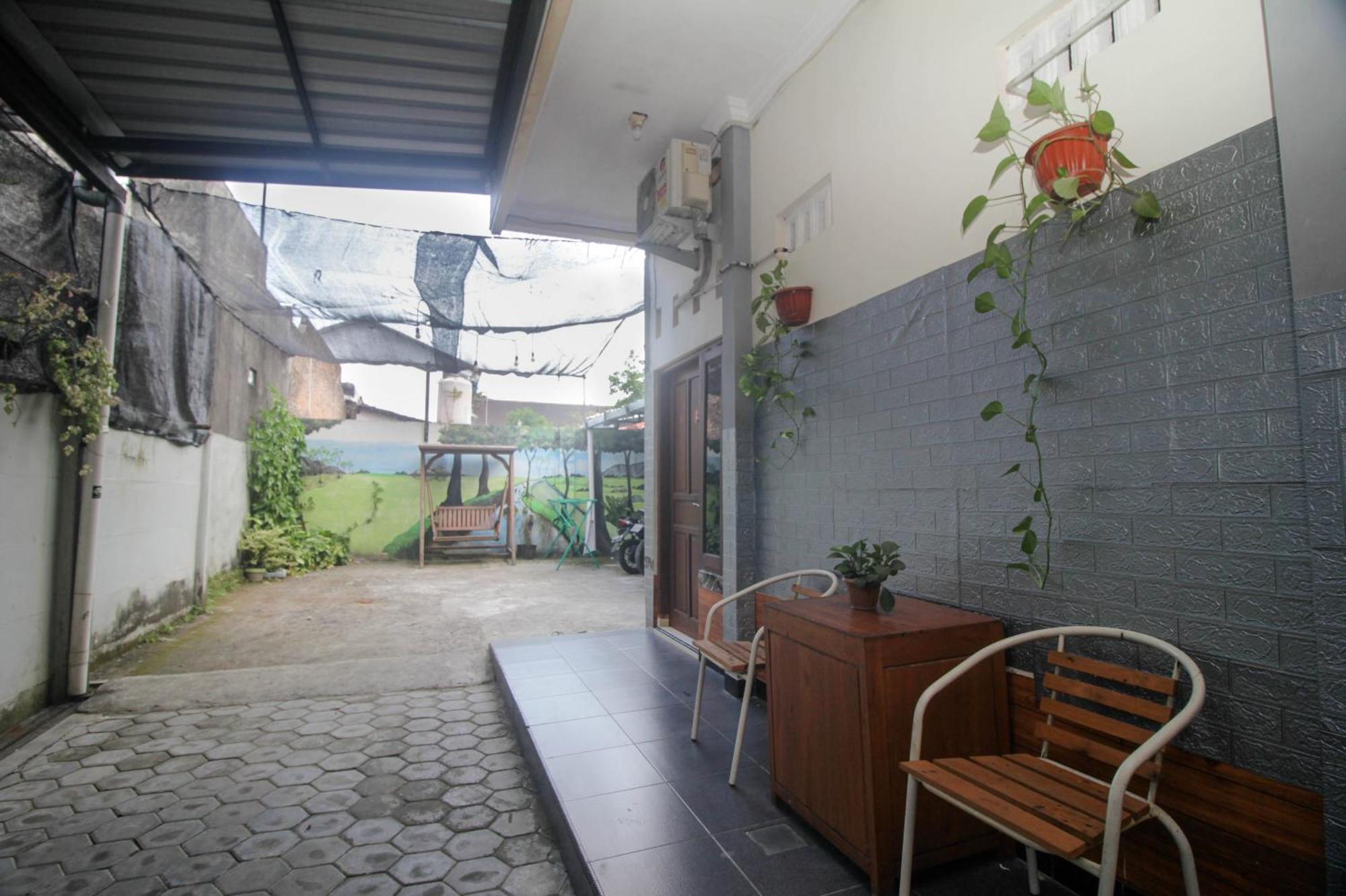 Super Oyo Capital O 2258 Santana Syariah Guest House Kartosuro Kültér fotó