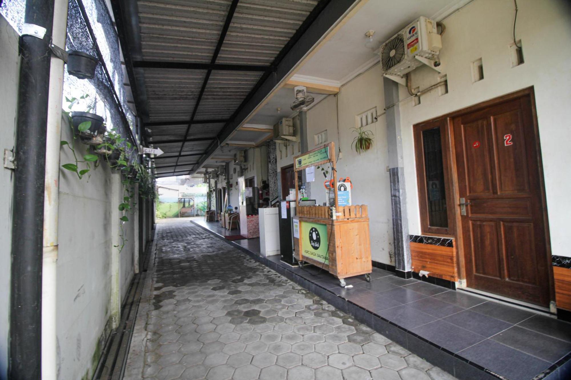 Super Oyo Capital O 2258 Santana Syariah Guest House Kartosuro Kültér fotó